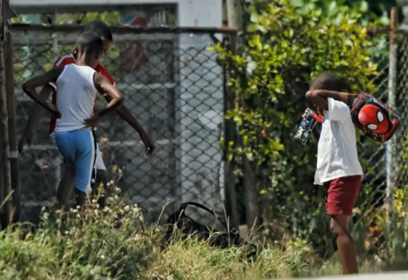 Hospitales en Cuba reportan un grave desabasto de medicamentos y material médico, reflejando la crisis de salud que afecta al país.
