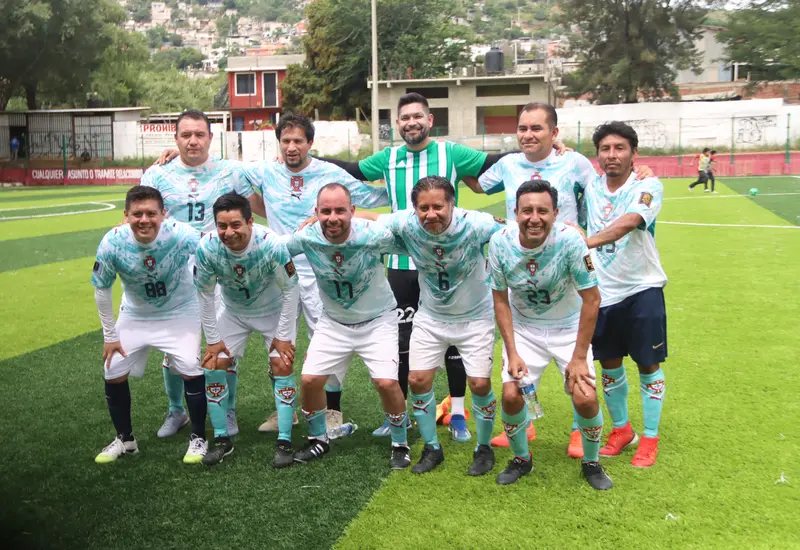 El equipo Deportivo El Retiro durante un partido del torneo, en el que buscan obtener su quinta victoria de la temporada.