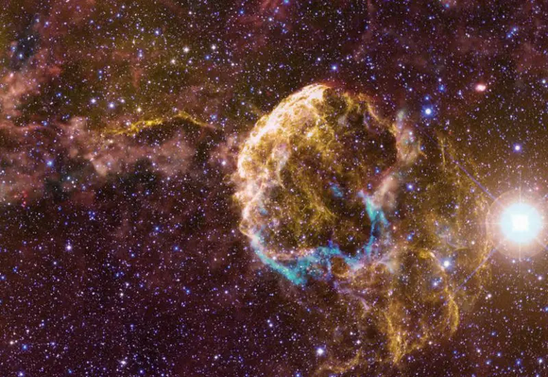 Ilustración artística que representa la doble catástrofe estelar en la Vía Láctea, mostrando dos masivas explosiones en el espacio profundo.