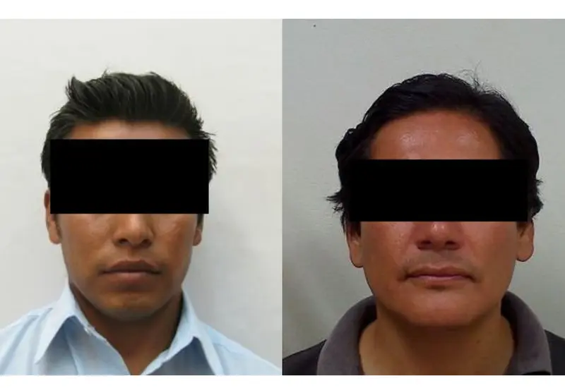 Fotografía que muestra a dos de los hombres detenidos que fueron declarados culpables por cometer el delito de violencia familiar.
