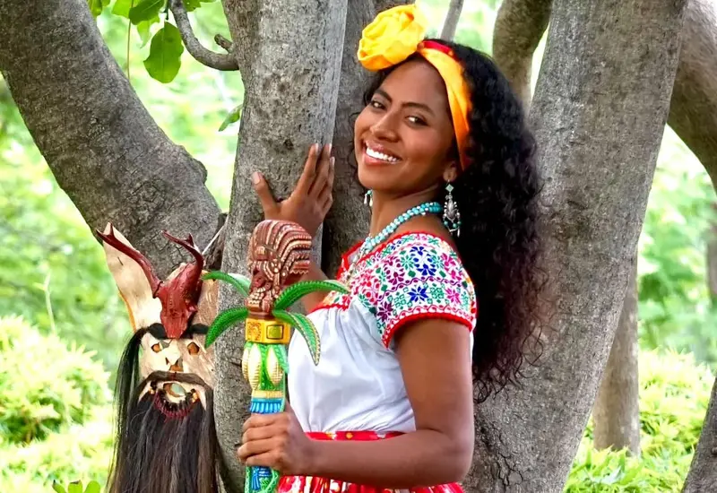 Enid Azucena Torres Agustiniano, mujer afromexicana elegida como la Diosa Centéotl 2026, en una fotografía de retrato en medio de la controversia.