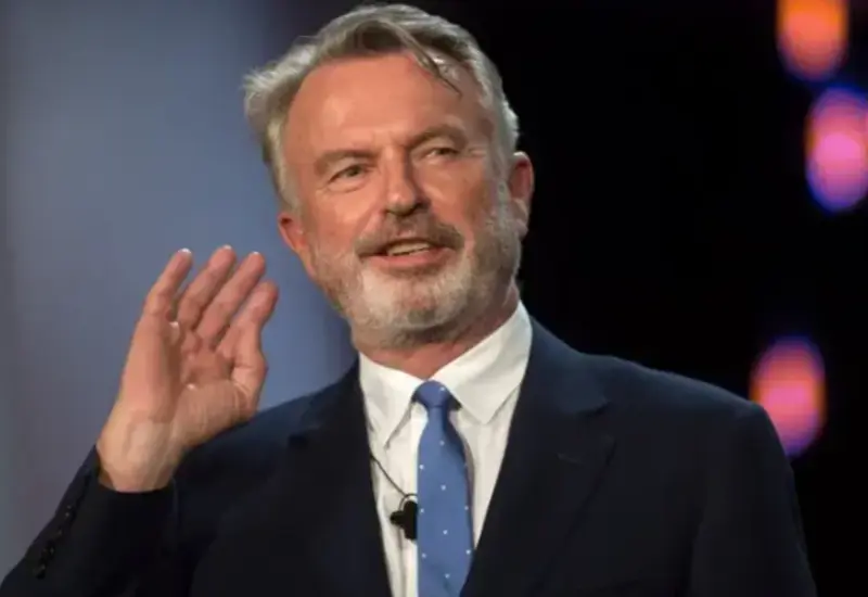 Un retrato del actor Sam Neill, conocido por interpretar al Dr. Alan Grant, quien falleció a los 78 años a causa de neumonía.