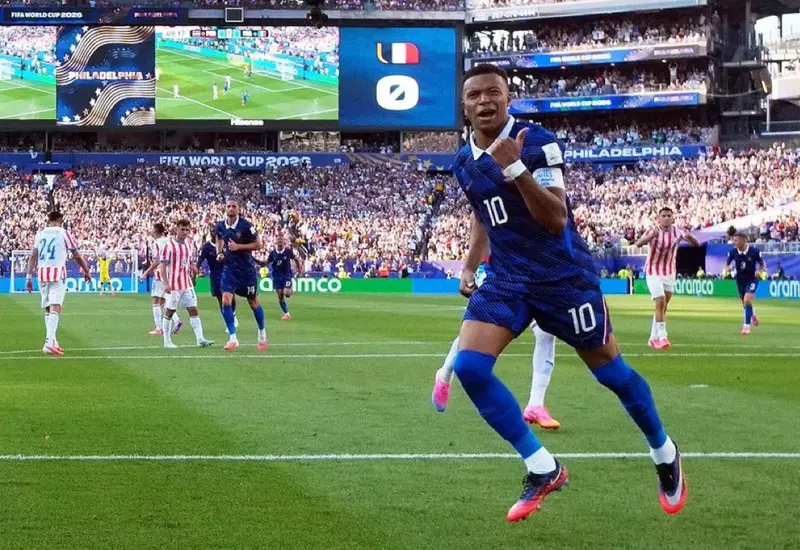 La selección de fútbol de Francia avanza a los Cuartos de Final del Mundial, continuando con su ritmo de campeón tras vencer a Paraguay.