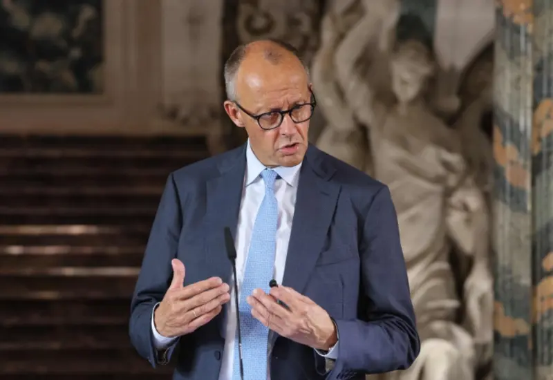 Un retrato del político Friedrich Merz, canciller de Alemania, en el contexto del análisis de cambios en el gabinete alemán.
