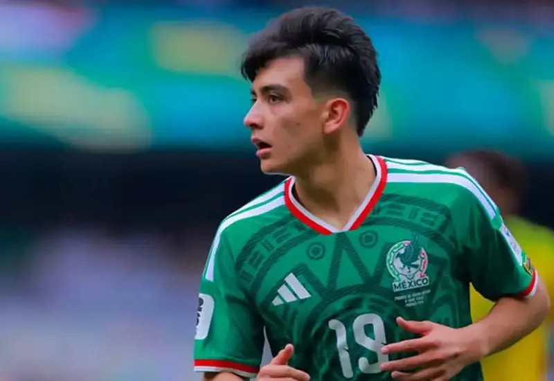 El futbolista Gilberto Mora, cuyo valor de mercado se ha incrementado notablemente, alcanzando la nueva cifra de 25 millones de euros.