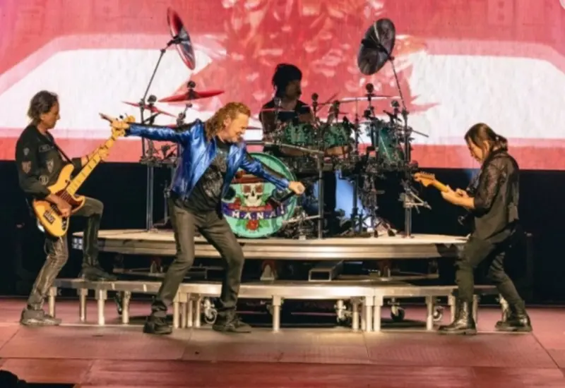 El grupo musical Maná, que protagonizará el show de medio tiempo del México vs Inglaterra, posa para una foto celebrando 40 años de trayectoria.