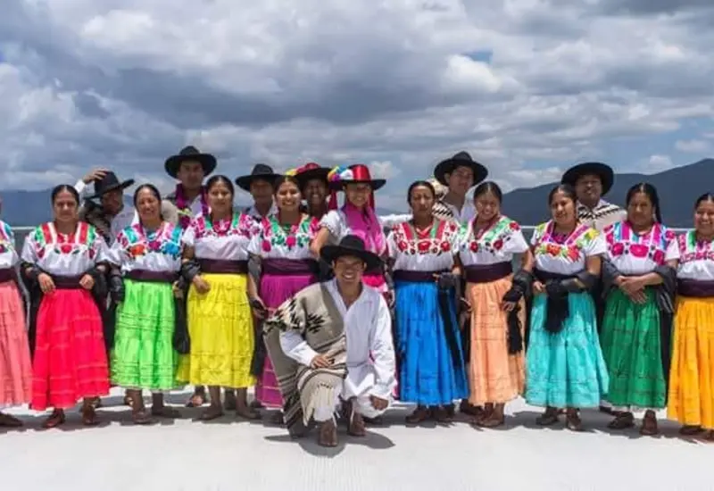 Comunidades de los Valles Centrales comparten su música y rituales tradicionales durante la Guelaguetza de los Pueblos en San Antonino Castillo Velasco.