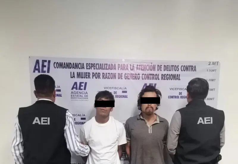 Un hombre es puesto a disposición de las autoridades, fotografiado de espaldas, tras ser detenido por narcomenudeo en un operativo policial.