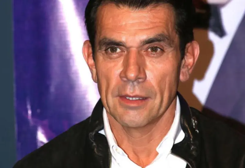 El actor mexicano Jorge Salinas en un retrato reciente, explicando su decisión de no participar en el regreso del show 'Sólo para Mujeres'.