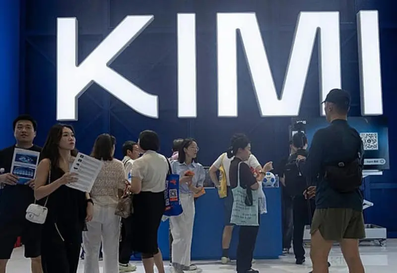 Imagen conceptual sobre el lanzamiento de Kimi K3, la nueva inteligencia artificial china que está generando presión competitiva sobre las empresas tecnológicas de Estados Unidos.