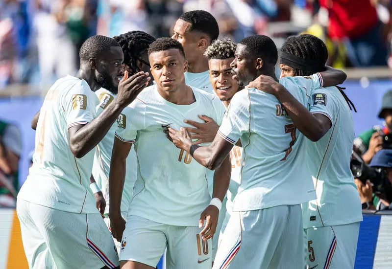 Kylian Mbappé, la gran figura y estrella de la selección de fútbol de Francia, durante el encuentro deportivo contra la selección de España.