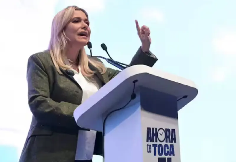La gobernadora de Chihuahua, Marú Campos, en una fotografía relacionada con el tema del desplazamiento forzado que el Congreso exige atender en el estado.