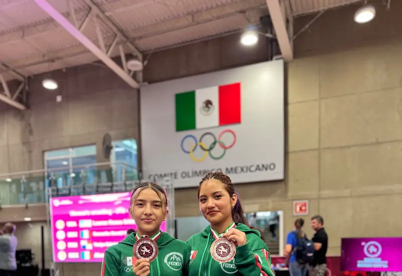 La delegación mexicana celebra la obtención de la medalla de bronce durante el Campeonato Panamericano de la categoría U15.