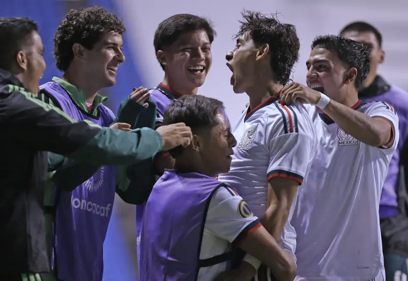 La selección Sub 20 de México festeja su victoria contra Costa Rica, logrando su segundo triunfo en el Premundial de la Concacaf.
