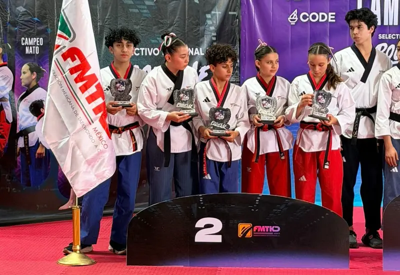 El atleta oaxaqueño Miguel López Barenca, miembro del equipo Jalisco, posa durante su preparación para el Mundial de Poomsae.