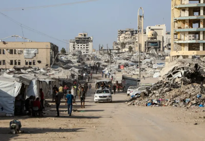 La fuerza internacional de paz, parte de la misión organizada por Trump, espera para ingresar a la Franja de Gaza tras autorización de Israel.
