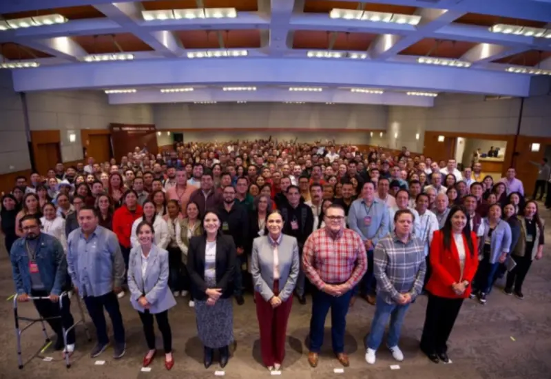 Integrantes del partido Morena se reúnen en una asamblea para intensificar su trabajo político en el territorio en defensa de la transformación.
