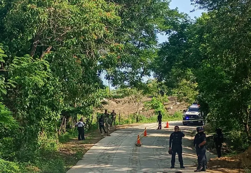 Imagen de la escena del crimen correspondiente a una ejecución ocurrida el lunes, en medio de la ola de violencia en Pinotepa Nacional.