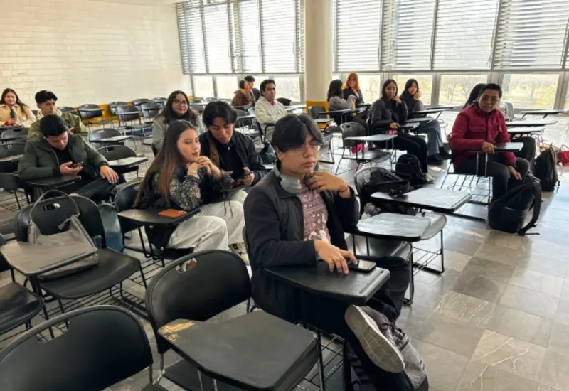 Imagen conceptual que ilustra el aumento de la obesidad adolescente en México y su relación con las afectaciones a las funciones cognitivas.