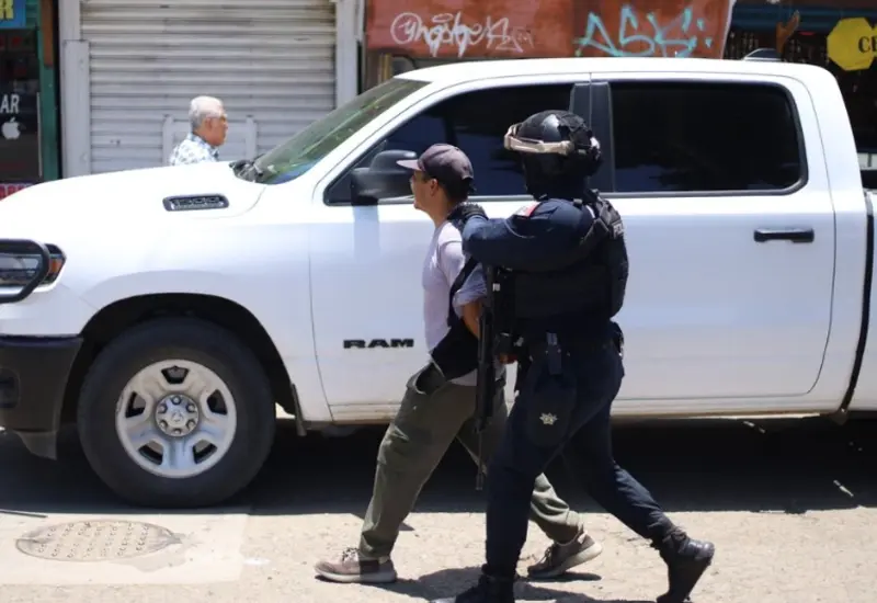 Despliegue de 481 elementos de seguridad durante el operativo sorpresa realizado en la Central de Abasto para atender a personas en situación de calle.