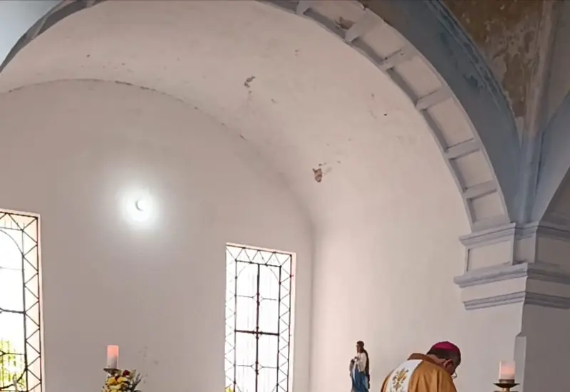 El obispo Crispín Ojeda preside la solemne ceremonia de ordenación de dos nuevos sacerdotes para la Diócesis de Tehuantepec.