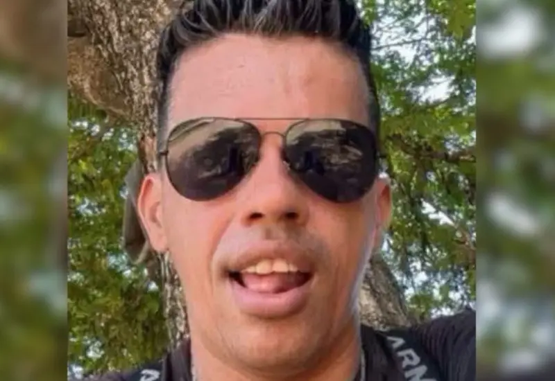Retrato del periodista y activista ambiental Alex Serna, quien fue localizado sin vida en Zihuatanejo tras varios días desaparecido.