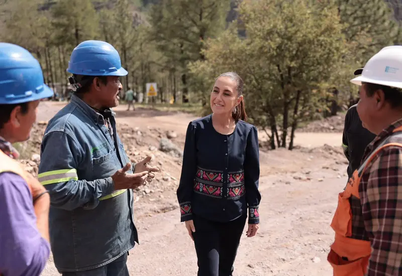 La presidenta Claudia Sheinbaum Pardo durante su gira de trabajo por Durango y Zacatecas, donde supervisa obras y programas sociales del gobierno.
