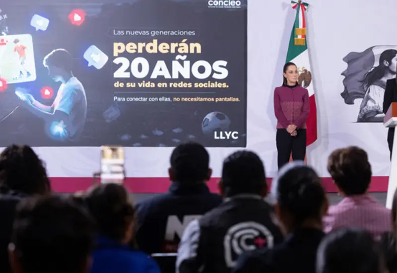 La Presidenta anuncia una estrategia para regular el uso de redes sociales, buscando proteger el desarrollo de niñas, niños y adolescentes.