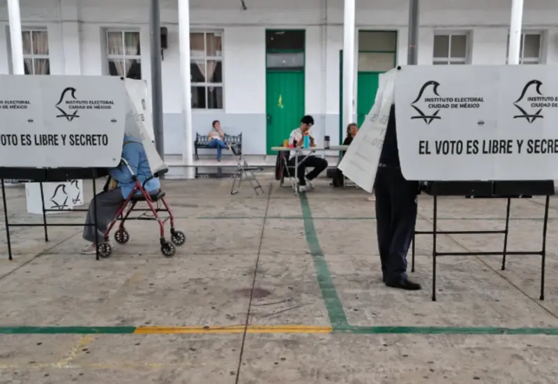 Infografía sobre el proceso electoral de 2027, un reto histórico para el INE donde se elegirán diputados, gubernaturas y 1,802 alcaldías.