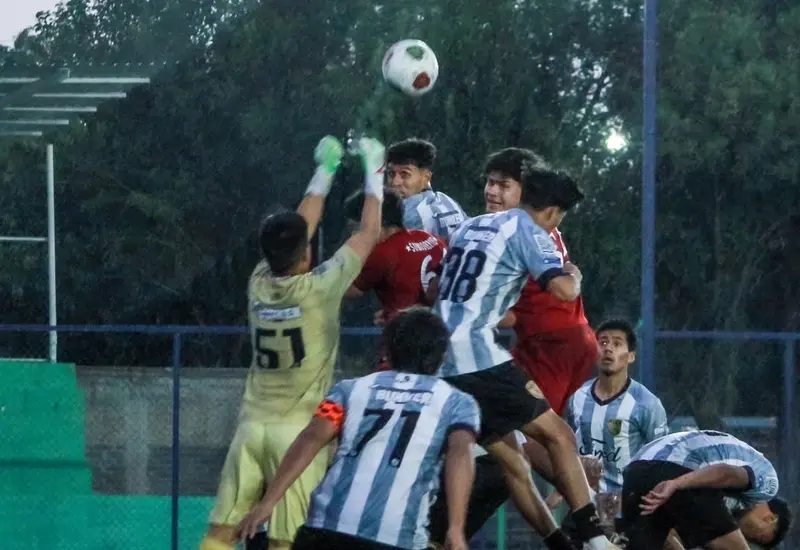 El futbolista oaxaqueño Randall Ramírez, quien recientemente anunció su salida del equipo de futbol Dragones Oaxaca para iniciar una nueva faceta profesional.