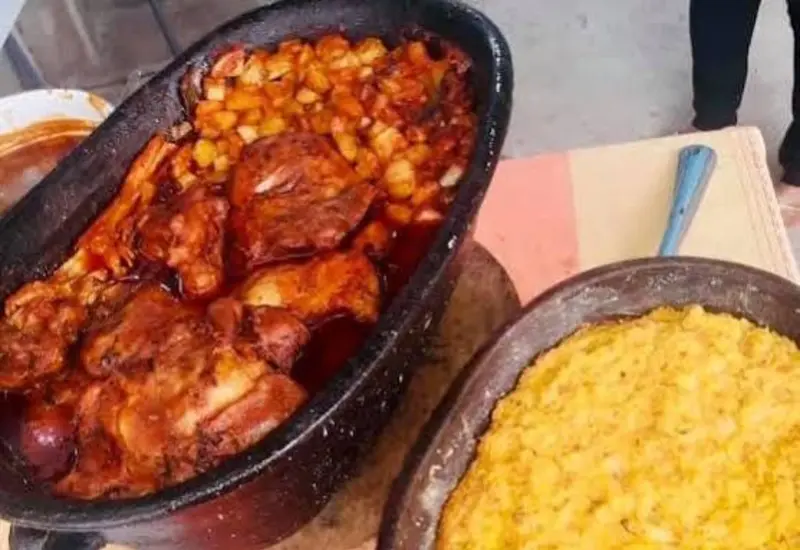 El relleno de puerco, un platillo que representa la identidad zapoteca, servido en la mesa y que reúne a las familias cada fin de semana.