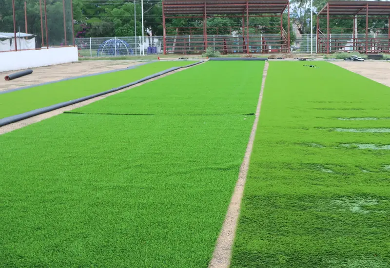 La cancha de futbol siete de El Rosario en proceso de remodelación, mostrando los trabajos que le darán nueva vida al espacio deportivo comunitario.