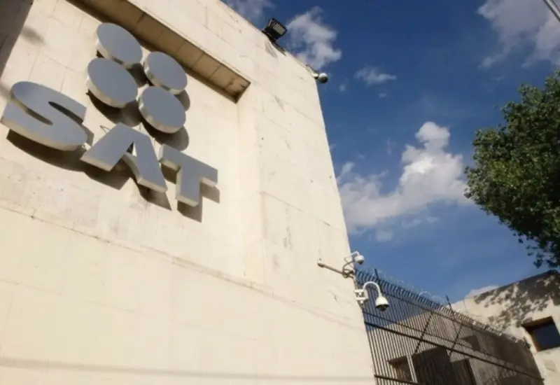 Logotipo de la Secretaría de Hacienda, dependencia que reportó el retroceso en los ingresos del SAT, el peor inicio de año desde 2012.