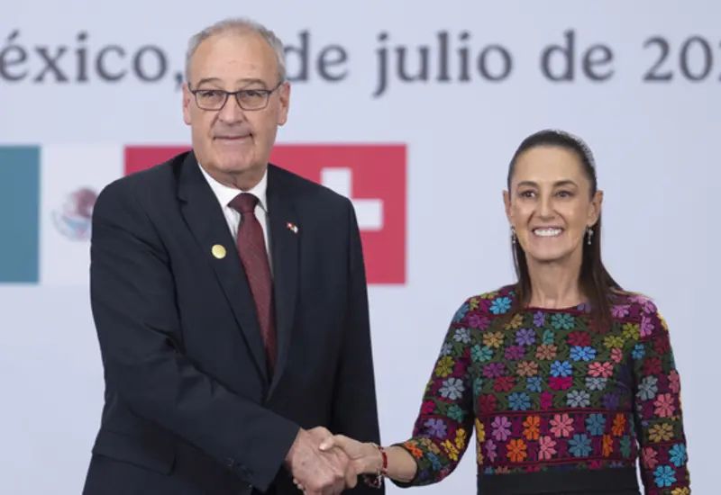 Delegaciones de México y Suiza durante la reunión para fortalecer el comercio, en el marco del 80 aniversario de sus relaciones diplomáticas.