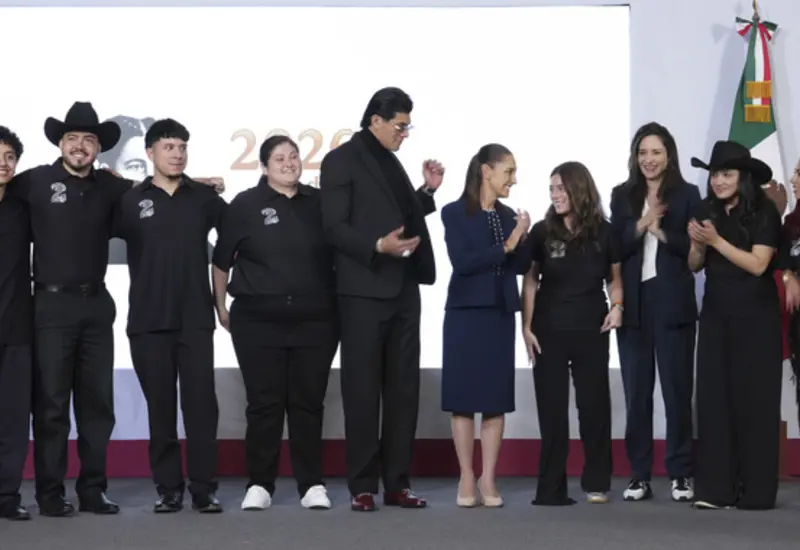 Los siete semifinalistas de la comunidad mexicoestadounidense que participan en la fase semifinal del concurso de canto binacional México Canta.