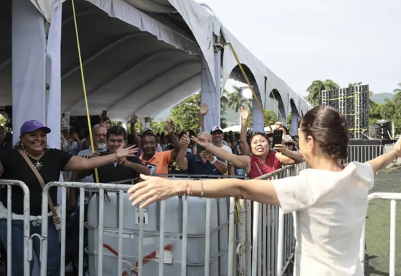 Claudia Sheinbaum durante la entrega de la Pensión Mujeres Bienestar en Guerrero, un apoyo económico bimestral de 3 mil 100 pesos.