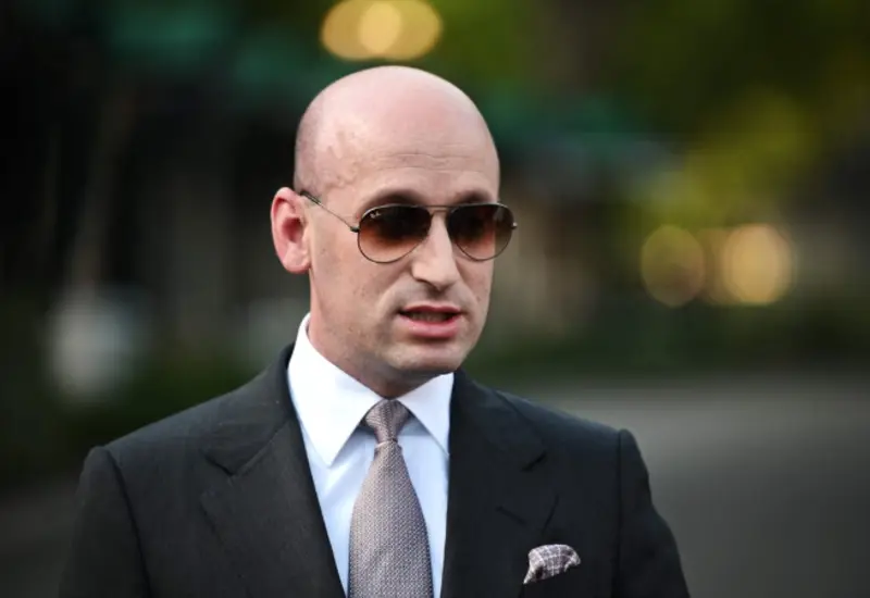 Stephen Miller, subjefe de gabinete de la Casa Blanca, quien criticó un fallo de la Corte sobre la ciudadanía por nacimiento.
