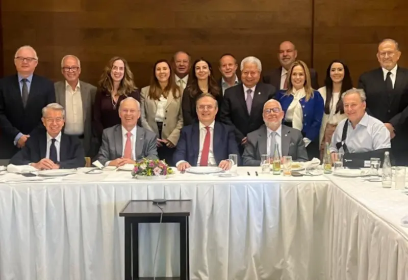 Representantes de la Secretaría de Economía y el CCE en una reunión de trabajo preparatoria para la tercera ronda de negociación del T-MEC.