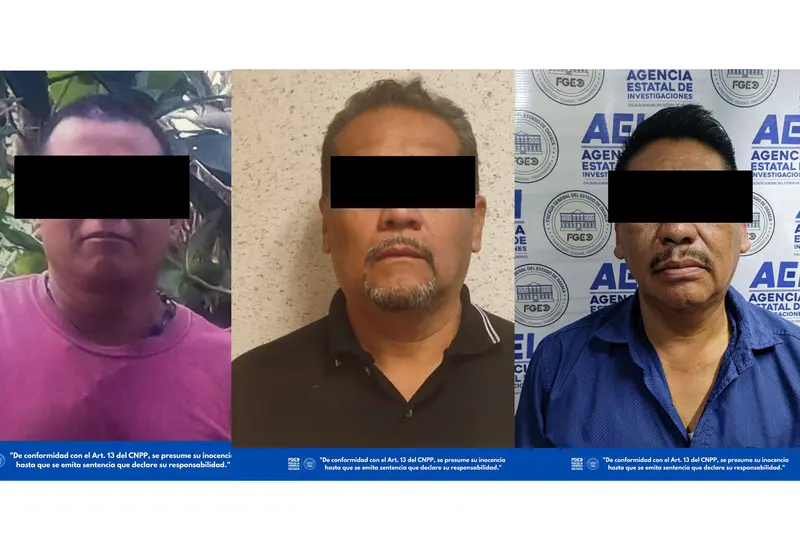 Tres de los cuatro presuntos agresores sexuales que fueron detenidos, siendo presentados por las autoridades correspondientes tras su captura.