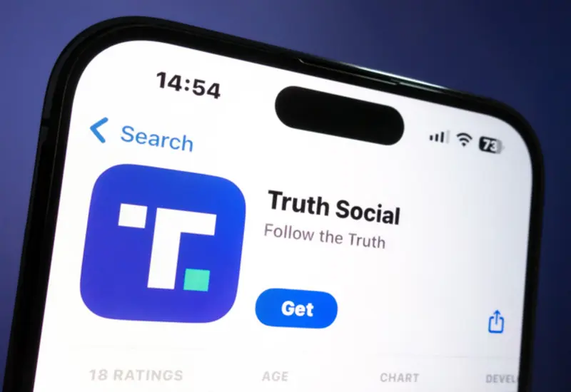 El expresidente Donald Trump, quien busca obtener ganancias económicas cobrando a sus seguidores por ver primero sus publicaciones en redes sociales.