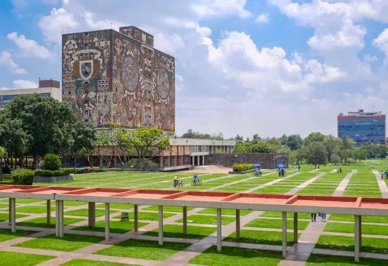 La UNAM ha suspendido temporalmente los trámites de inscripción para su examen de ingreso debido a denuncias sobre presuntas irregularidades y trampas.