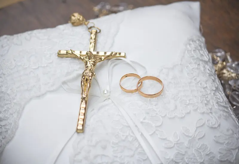 Una imagen conceptual que representa la sentencia de nulidad matrimonial, proceso legal que permite a una persona la posibilidad de contraer un nuevo matrimonio.