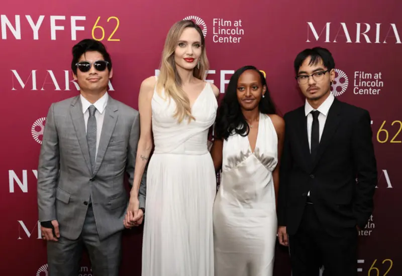 El joven buscaría quedarse solo con el apellido Jolie.