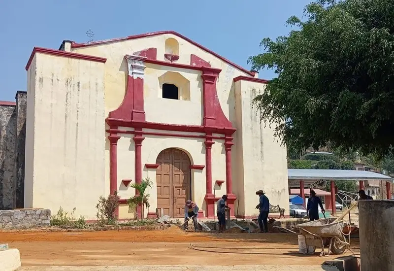La iglesia data del siglo XVI y forma parte del patrimonio nacional.