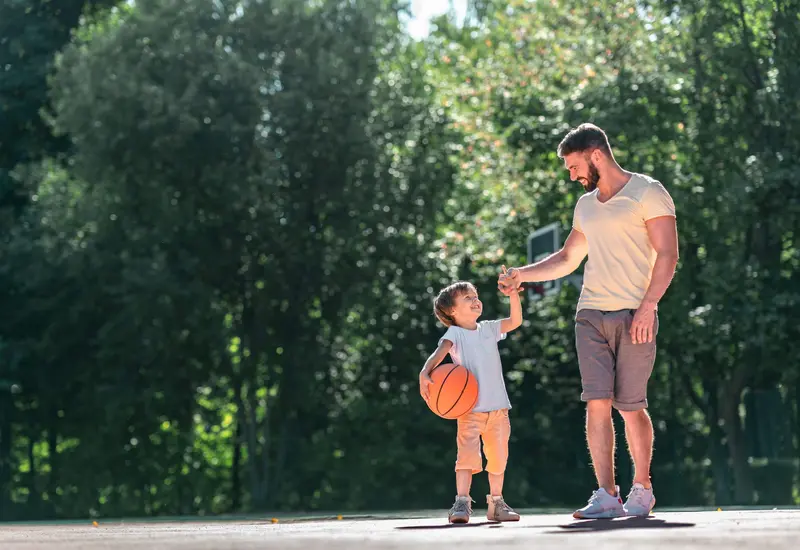 Reconocer el esfuerzo fortalece la autoestima de los hijos.