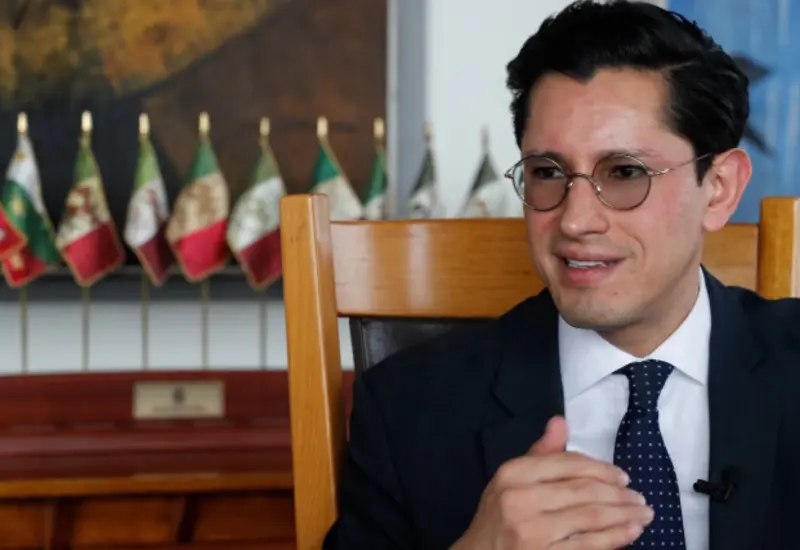 Roberto Velasco, secretario de Relaciones Exteriores, en una fotografía de archivo relacionada con su defensa de los derechos de la comunidad LGBT+.