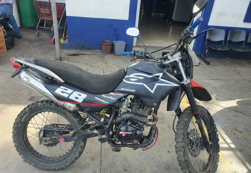 La motocicleta asegurada por policías de Oaxaca de Juárez.