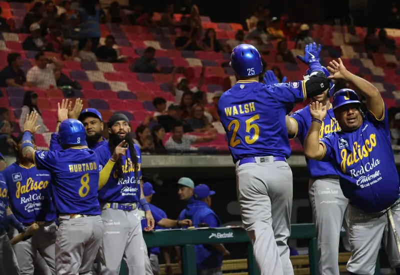  Walsh conectó el jonrón de la victoria.