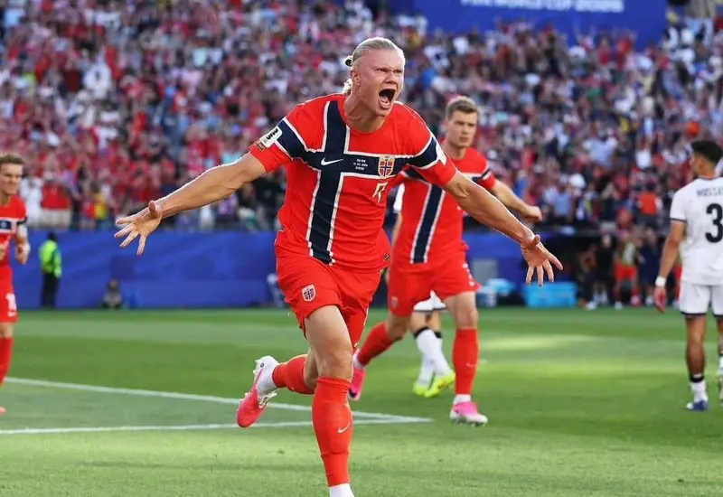 Earling Haaland se despachó con un doblete en el triunfo de 4-1 sobre Irak.
