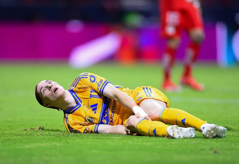 Marcelo Flores se lesionó una rodilla y le dice adiós al Mundial 2026